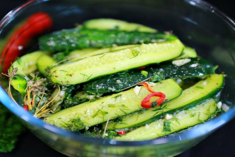 Огурцы дольками по-польски