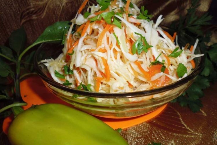 Маринованная капуста с зеленью на зиму