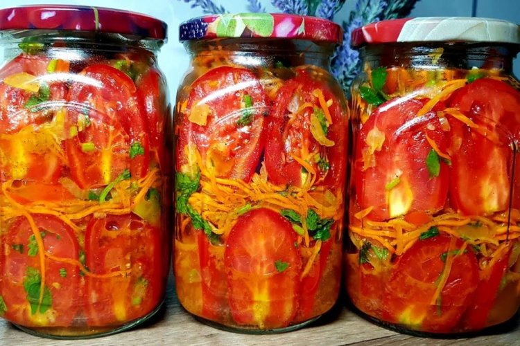 Острые помидоры по-корейски с морковью и соевым соусом