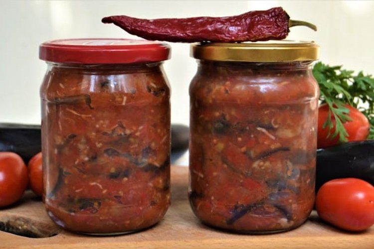 Баклажаны по-грузински с помидорами, жгучим перцем и чесноком