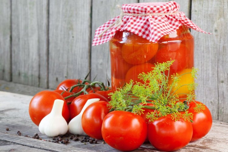 Маринованные помидоры с чесноком на зиму