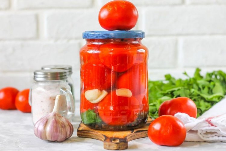 Помидоры с чесноком без уксуса на зиму