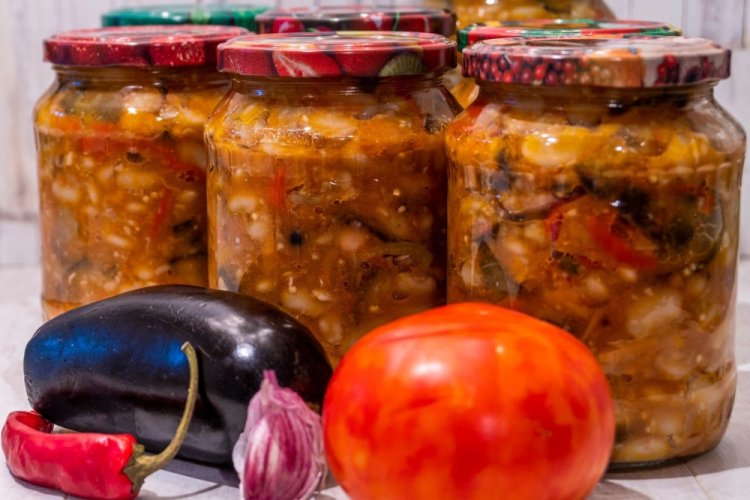 Салат с фасолью и баклажанами на зиму