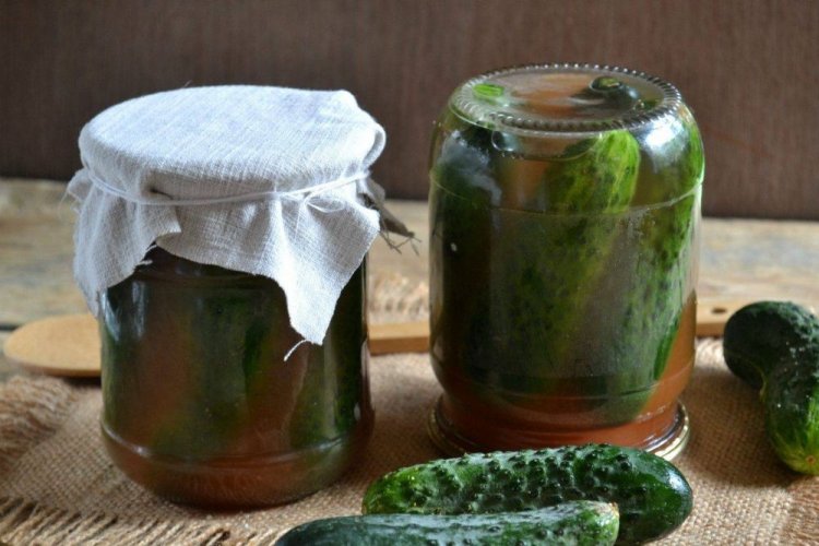 Огурцы в соусе из томатной пасты на зиму