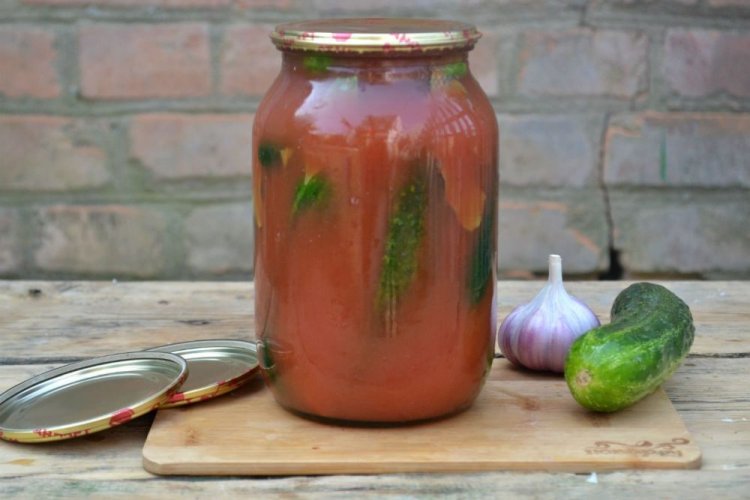 Огурцы с чесноком в томатном соусе на зиму