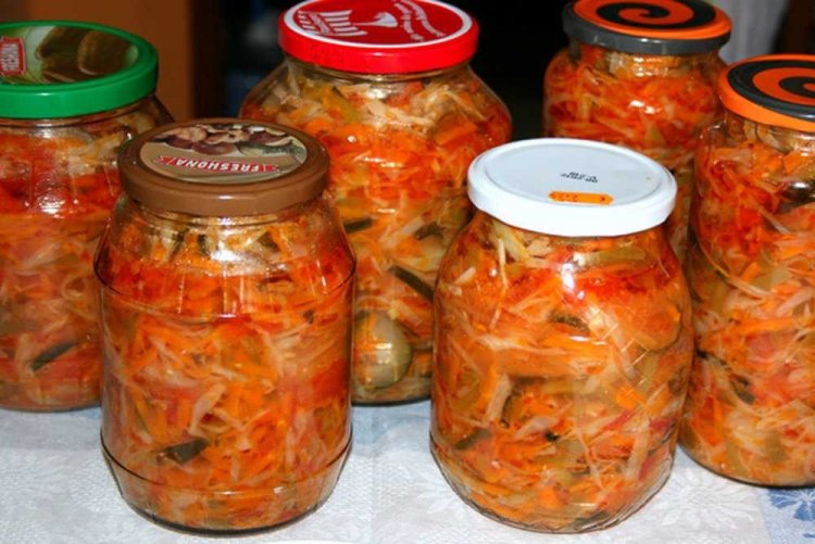 Салат из огурцов и капусты с баклажанами на зиму