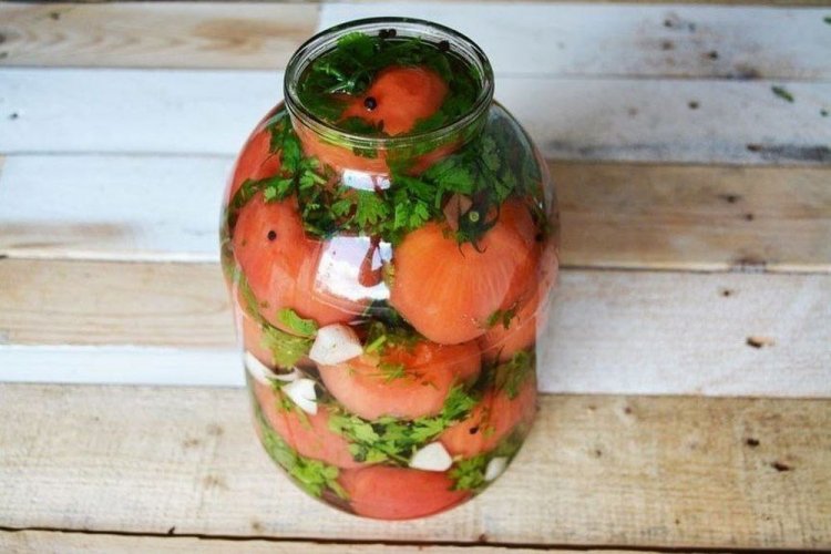 Помидоры по-грузински с зеленью и чесноком холодным способом