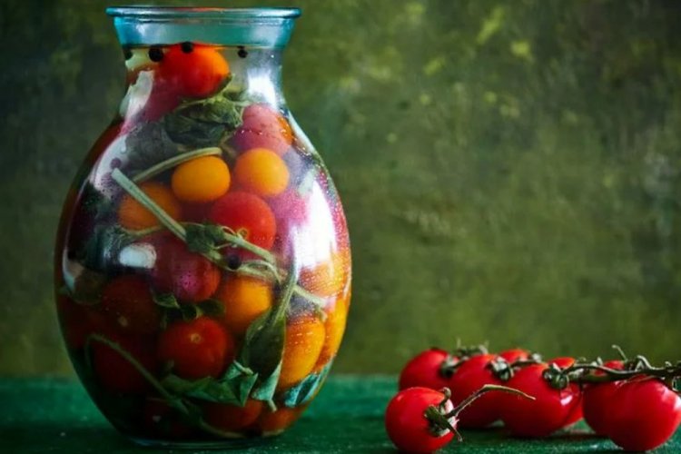 Помидоры черри с базиликом и водкой на зиму