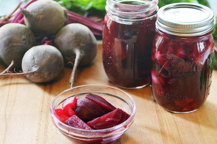 Маринованная свекла с зеленью на зиму