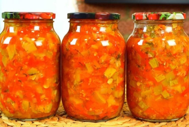 Салат «Юрча» из кабачков с петрушкой