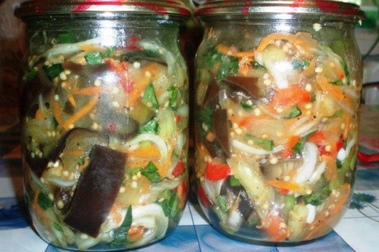 Салат Кубанский с баклажанами, капустой и морковью