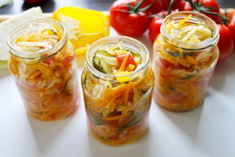 Салат Кубанский с пекинской капустой, морковью и сладким перцем