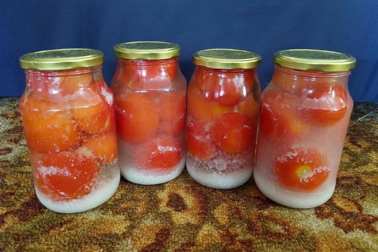 Помидоры в снегу с корнем хрена