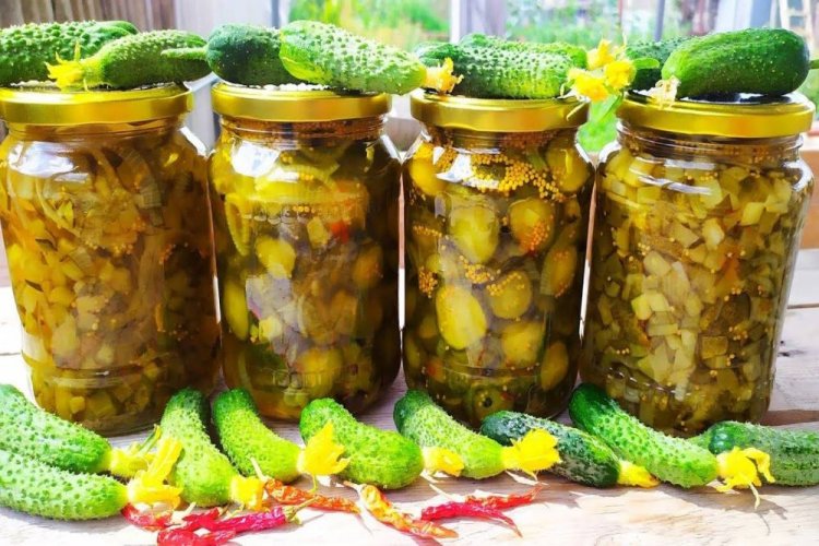 Огурцы по-фински с луком и острым перцем