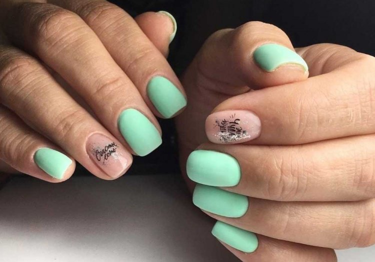 Мятный маникюр