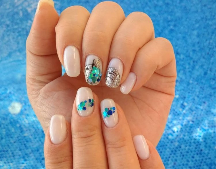 Маникюр с морскими мотивами