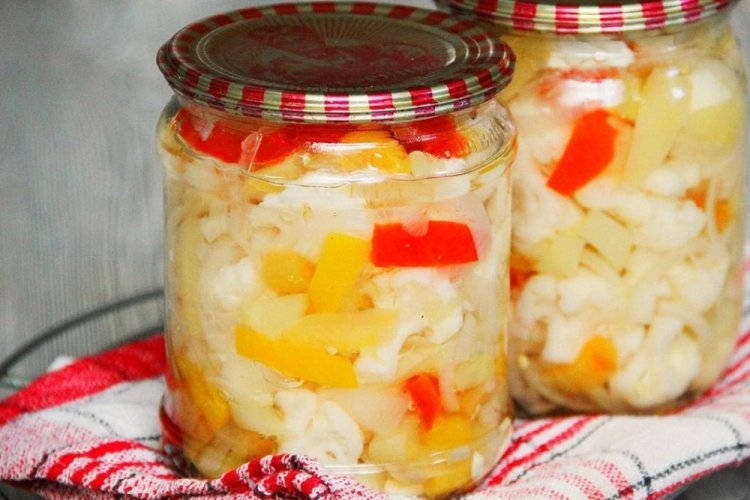 Салат из цветной капусты с острым перцем на зиму