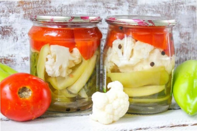 Салат из цветной капусты с овощами на зиму