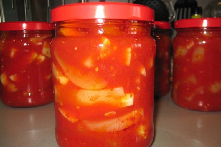 Салат «Тещин язык» из кабачков с томатной пастой