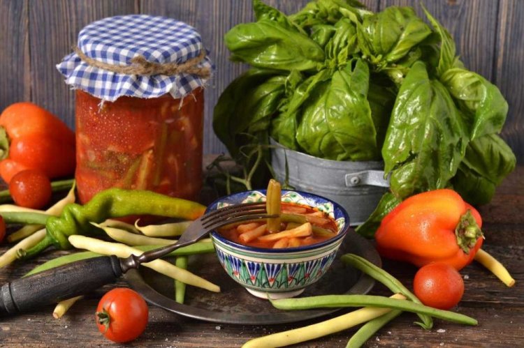 Салат из стручковой фасоли с помидорами на зиму