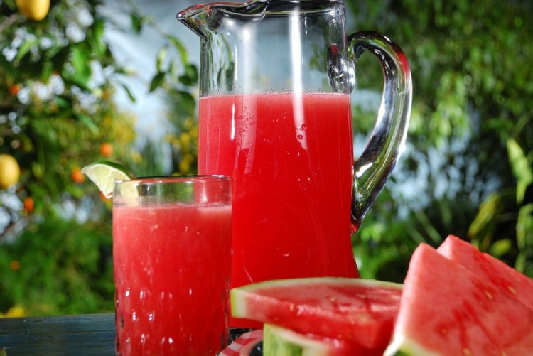 Компот из арбуза с сахаром и лимонной кислотой