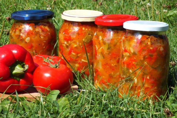 Салат из кабачков и помидоров с болгарским перцем на зиму