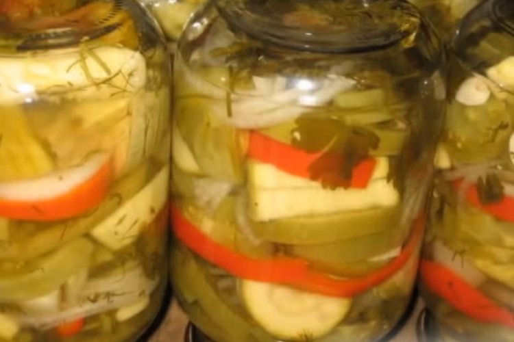 Салат из кабачков и зеленых помидоров на зиму