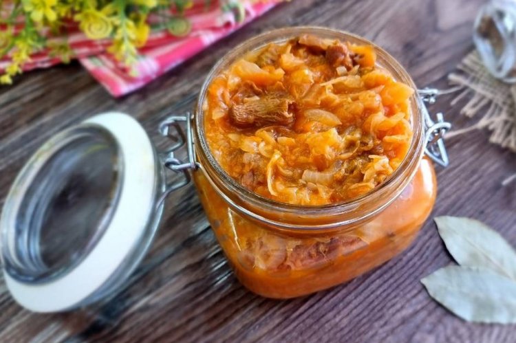 Солянка с лисичками на зиму