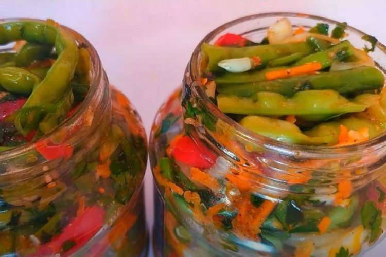 Салат из спаржевой фасоли с сельдереем