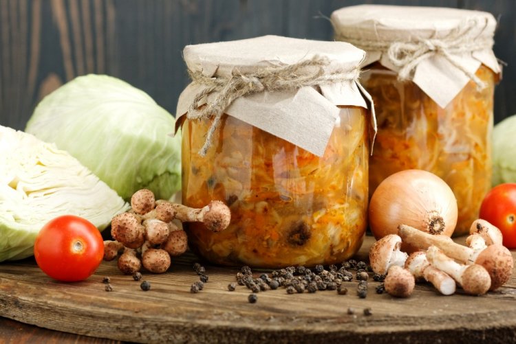 Солянка из капусты с опятами на зиму