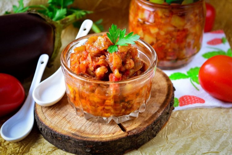 Баклажаны с помидорами и яблоками на зиму