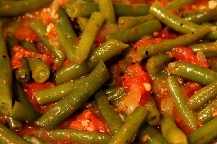 Стручковая фасоль с овощами и петрушкой на зиму