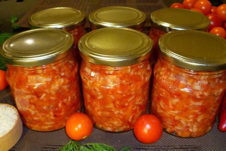 Кабачки с рисом и томатной пастой на зиму