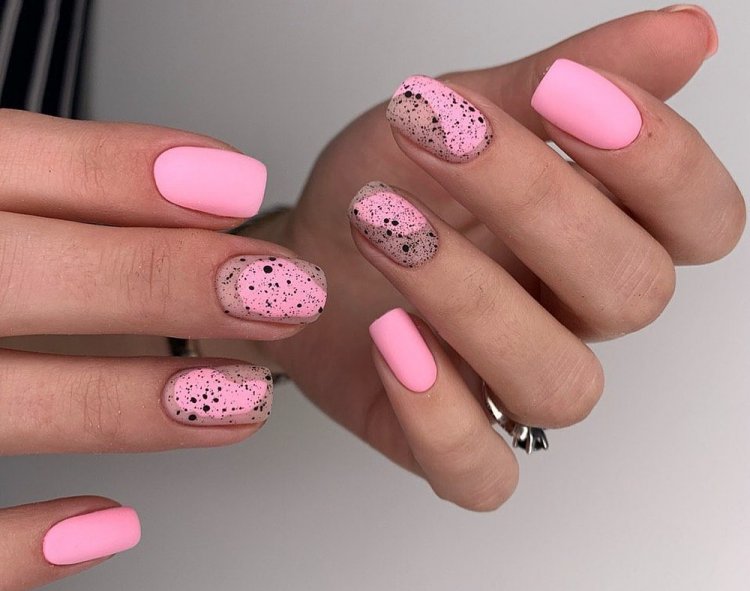 Розовый летний маникюр