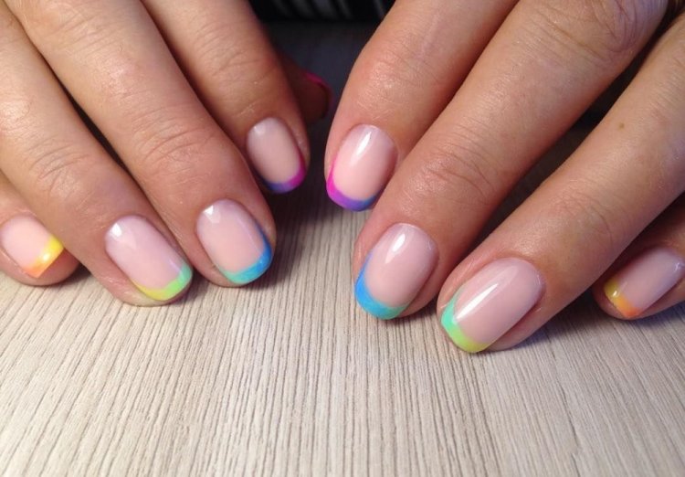 Цветной френч на короткие ногти