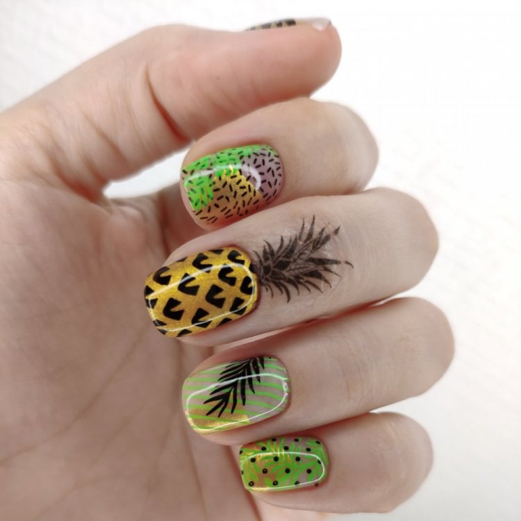 Летний маникюр «Тропики»
