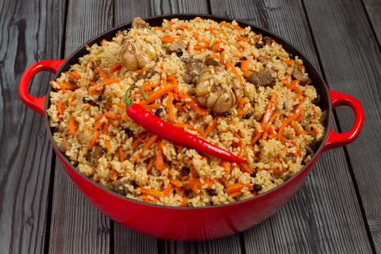 Мясной плов на костре в казане