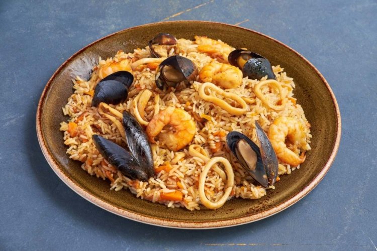 Плов с морепродуктами на костре