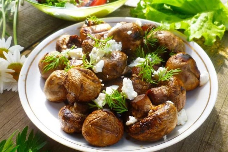 Шампиньоны с чесноком и соевым соусом на гриле