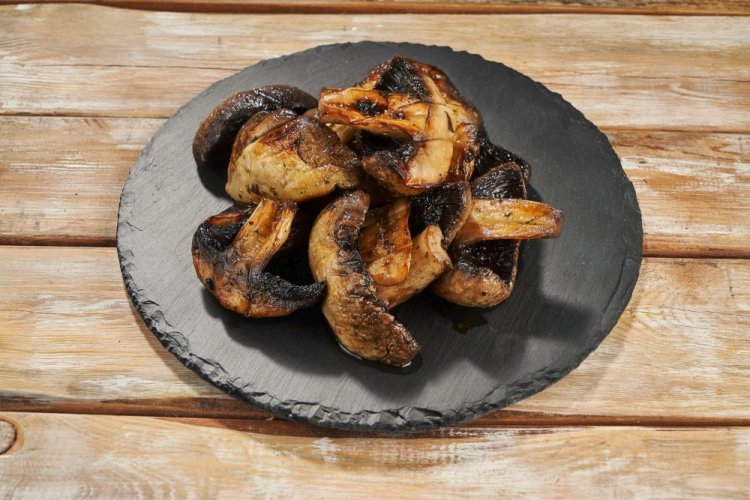 Шампиньоны с майонезом на гриле