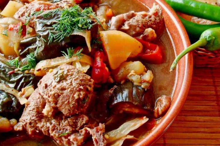 Баранина с баклажанами в пиве в афганском казане