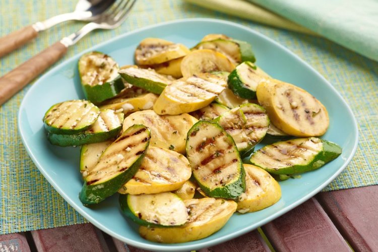 Кабачки на гриле с чесноком и имбирем