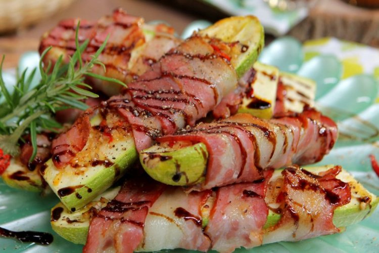 Кабачки с беконом на гриле