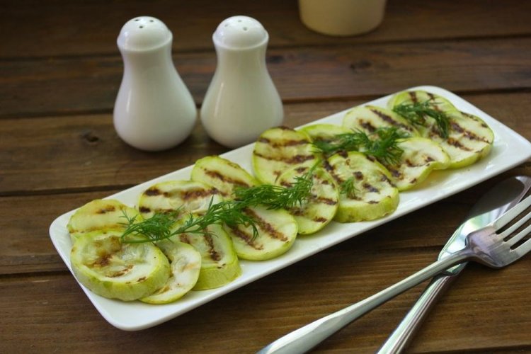 Кабачки на гриле без масла