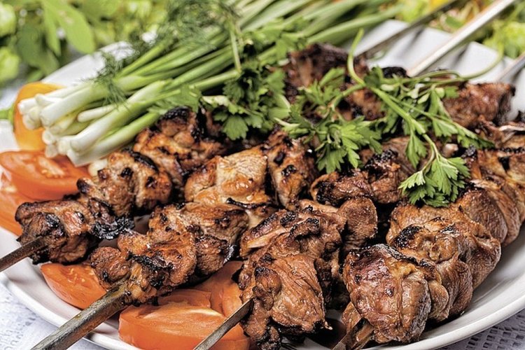 Шашлык из баранины, маринованный в пиве