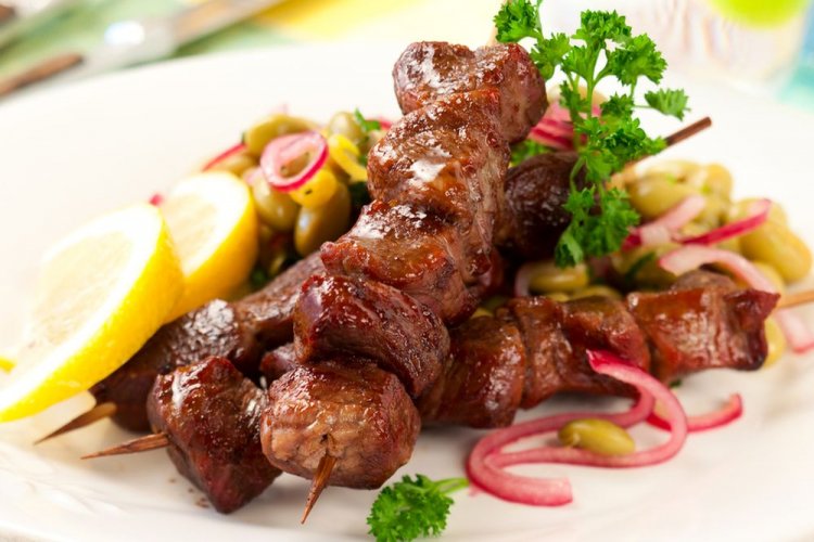Шашлык из баранины в маринаде из майонеза и лука