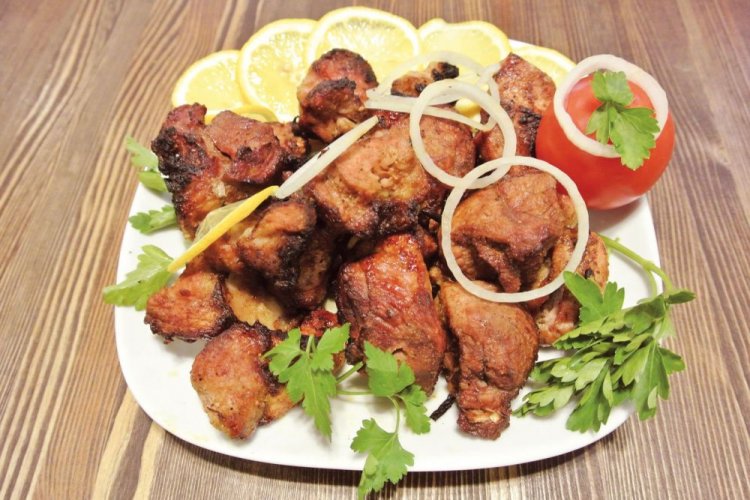 Шашлык из баранины, маринованный с кефиром и луком