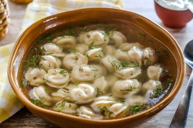 Пельмени с бульоном