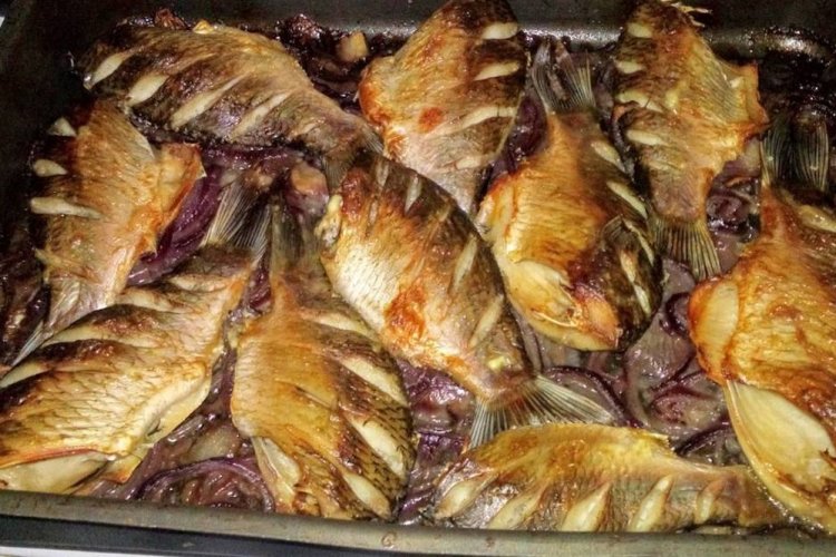 Караси с соевым соусом в духовке