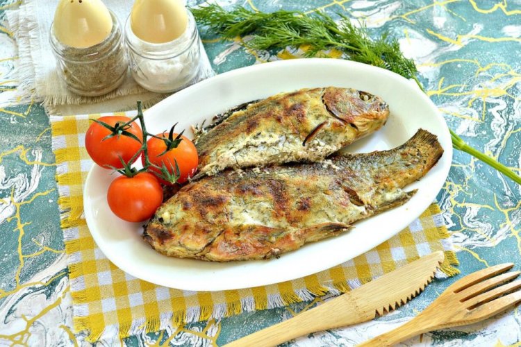 Караси со сметаной в духовке